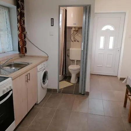 Apartment Marcius Vendeghaz *